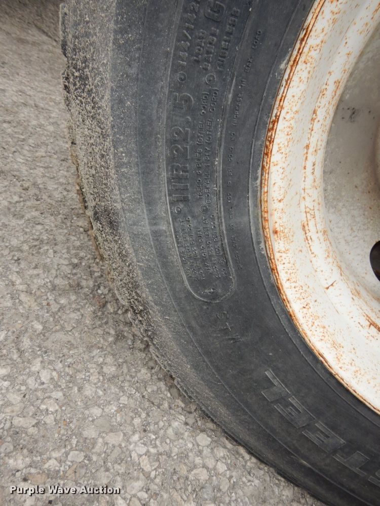 image for item DS1409 2004 Mack CX613  semi truck