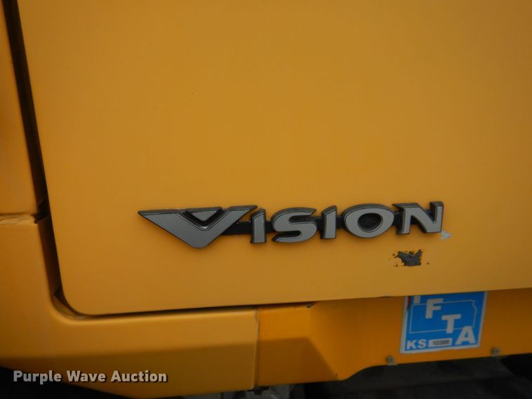 image for item DS1409 2004 Mack CX613  semi truck