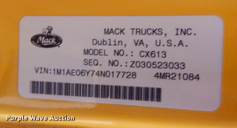 image for item DS1409 2004 Mack CX613  semi truck