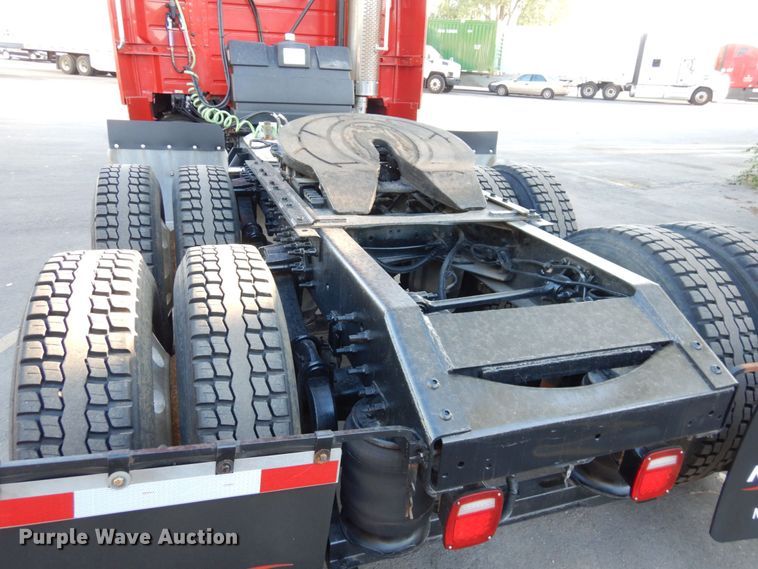 image for item DS1410 1998 Volvo  semi truck