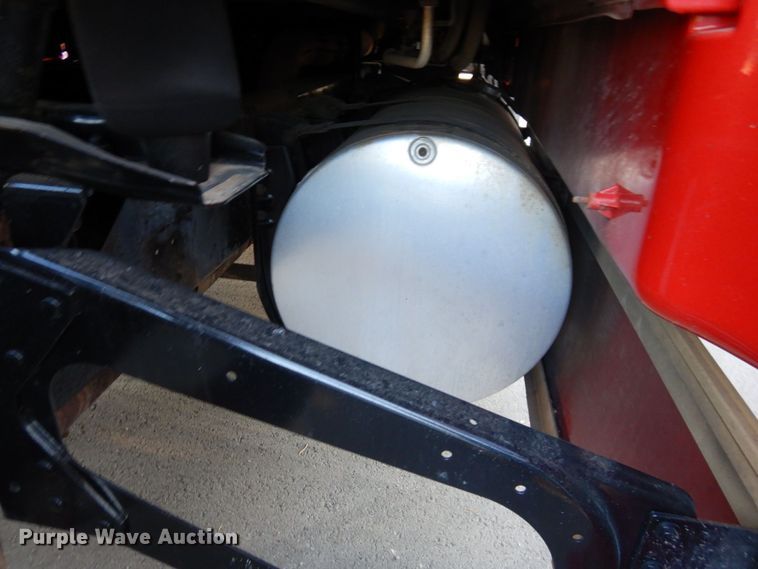 image for item DS1410 1998 Volvo  semi truck