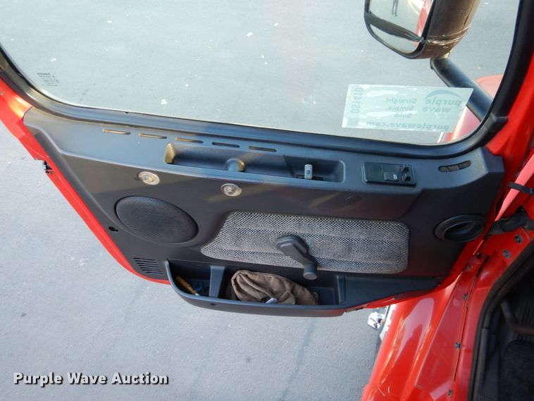 image for item DS1410 1998 Volvo  semi truck