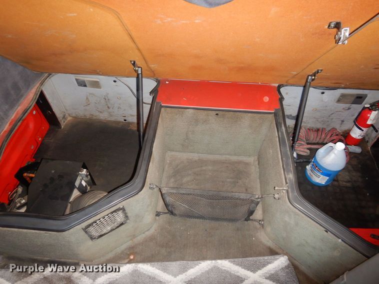 image for item DS1410 1998 Volvo  semi truck