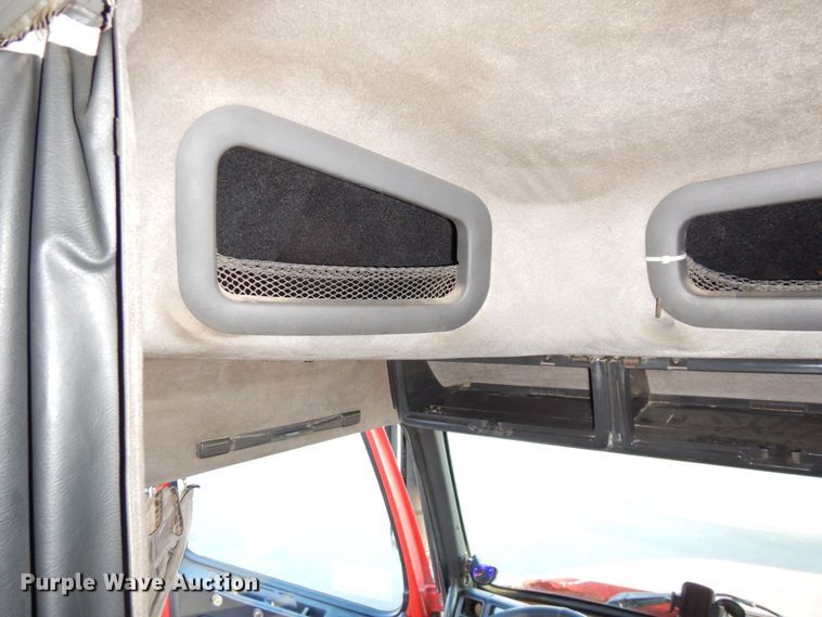 image for item DS1410 1998 Volvo  semi truck