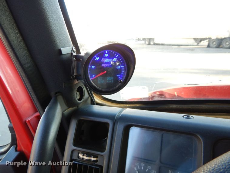 image for item DS1410 1998 Volvo  semi truck