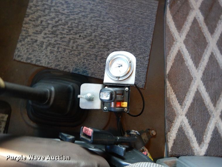 image for item DS1410 1998 Volvo  semi truck