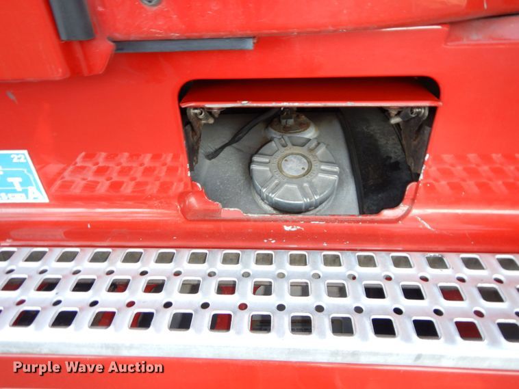 image for item DS1410 1998 Volvo  semi truck