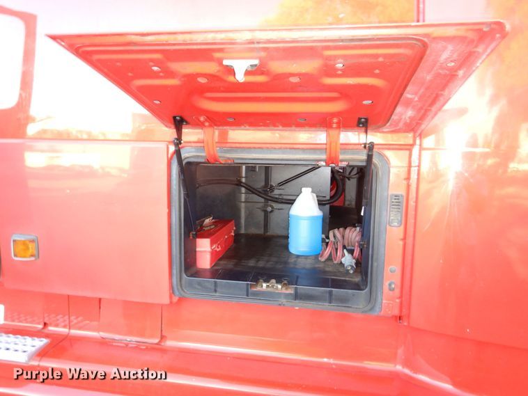 image for item DS1410 1998 Volvo  semi truck