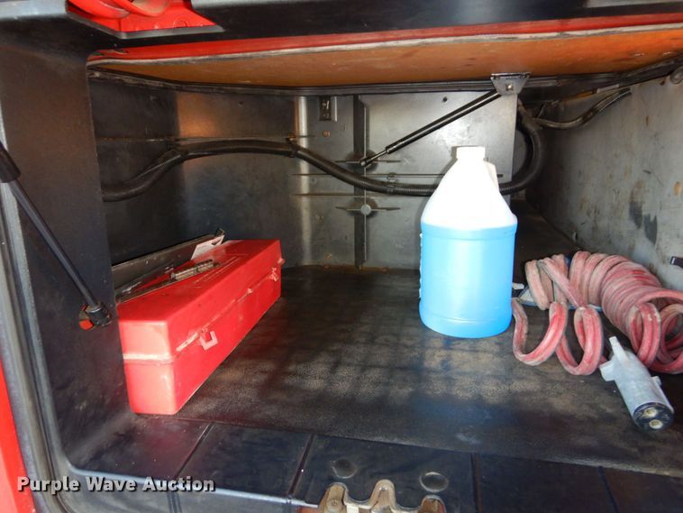 image for item DS1410 1998 Volvo  semi truck