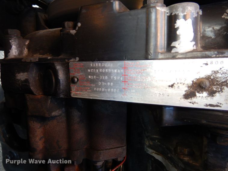 image for item DS1410 1998 Volvo  semi truck