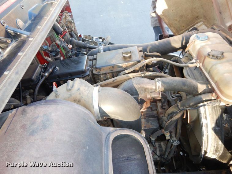 image for item DS1410 1998 Volvo  semi truck