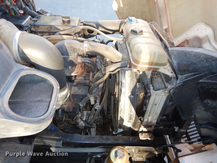 image for item DS1410 1998 Volvo  semi truck