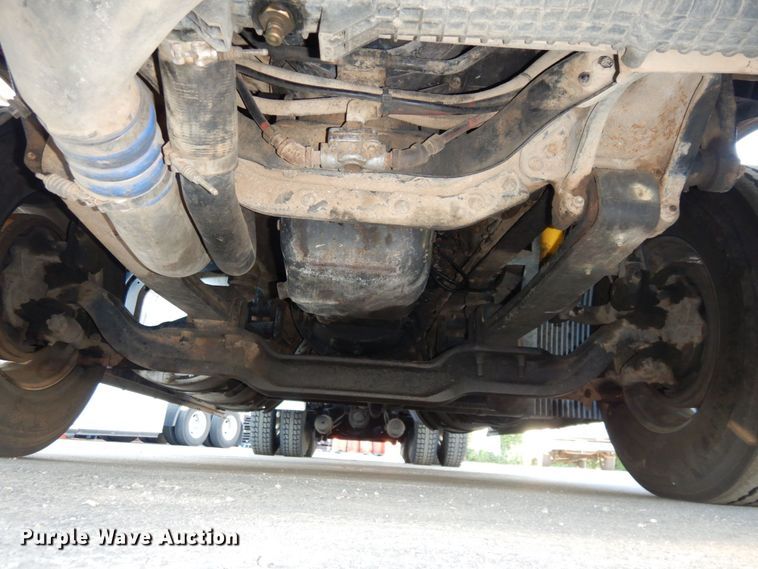 image for item DS1410 1998 Volvo  semi truck