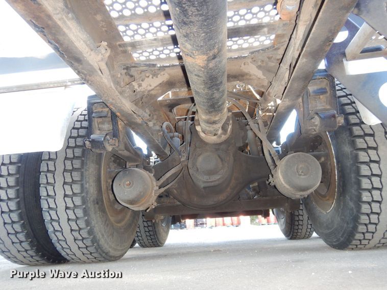 image for item DS1410 1998 Volvo  semi truck