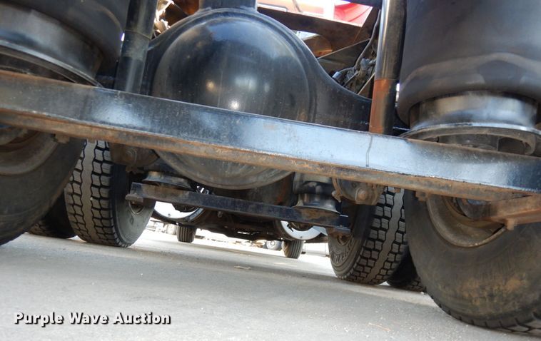 image for item DS1410 1998 Volvo  semi truck