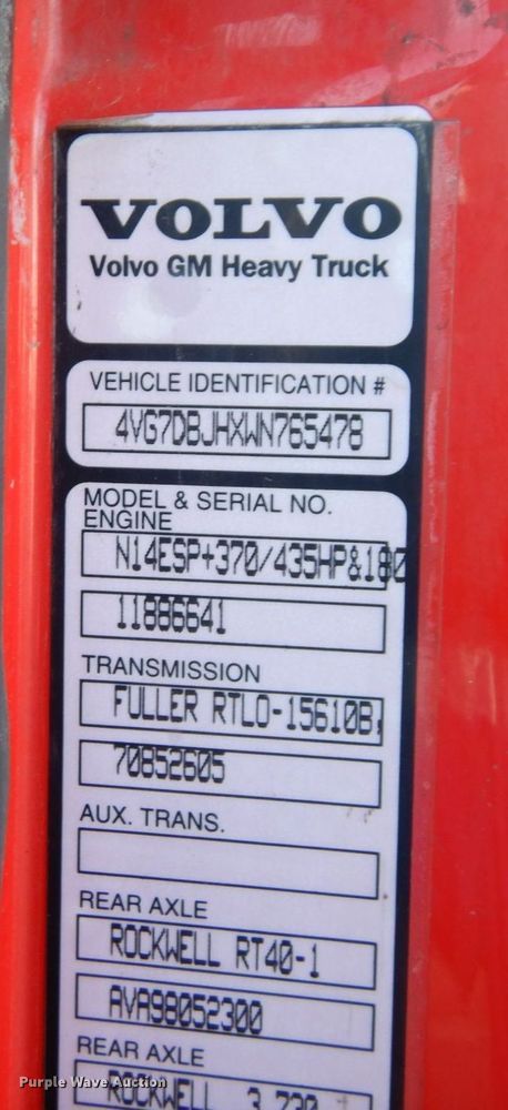 image for item DS1410 1998 Volvo  semi truck