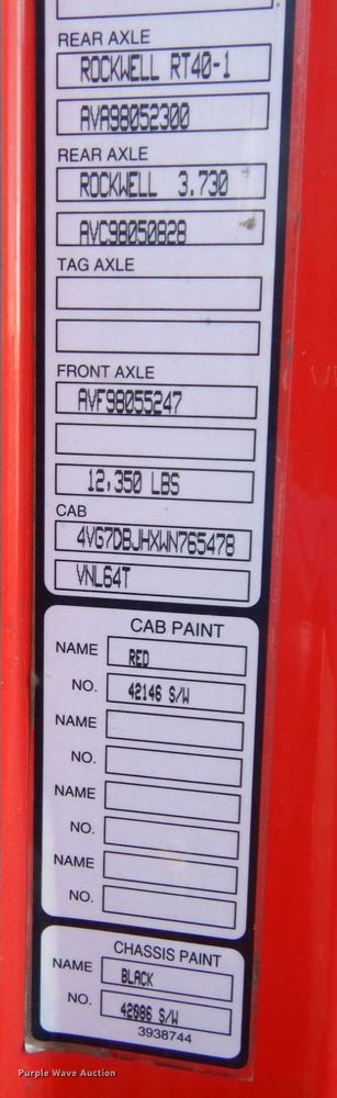 image for item DS1410 1998 Volvo  semi truck