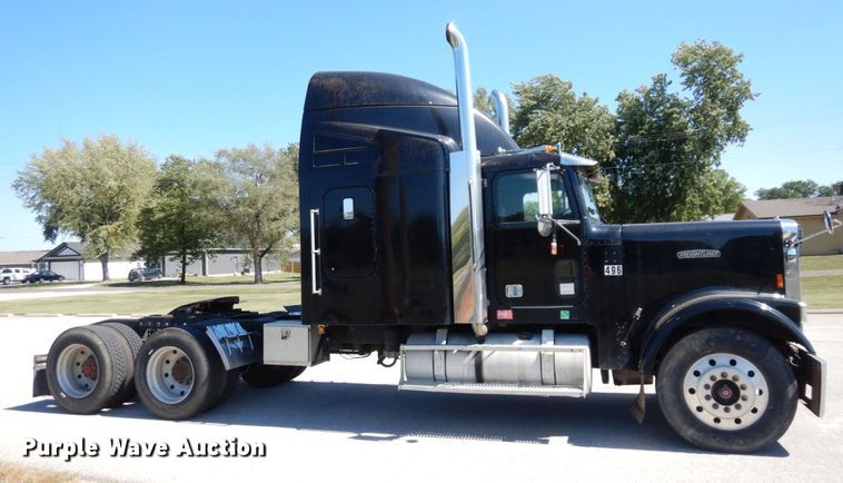 image for item DS1412 1987 Freightliner FLC120  semi truck
