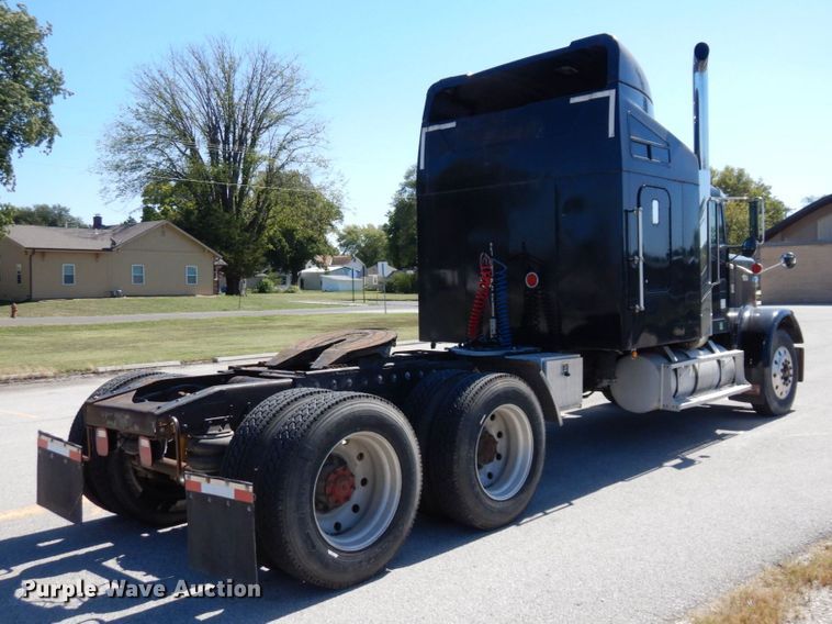 image for item DS1412 1987 Freightliner FLC120  semi truck