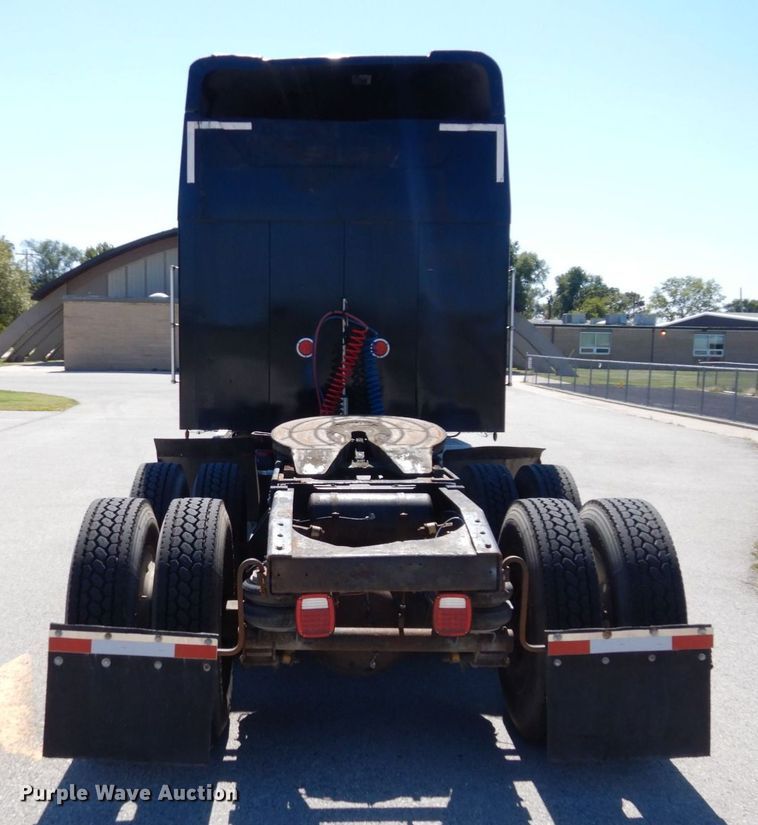 image for item DS1412 1987 Freightliner FLC120  semi truck