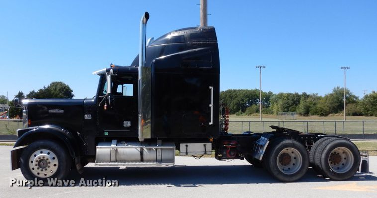 image for item DS1412 1987 Freightliner FLC120  semi truck