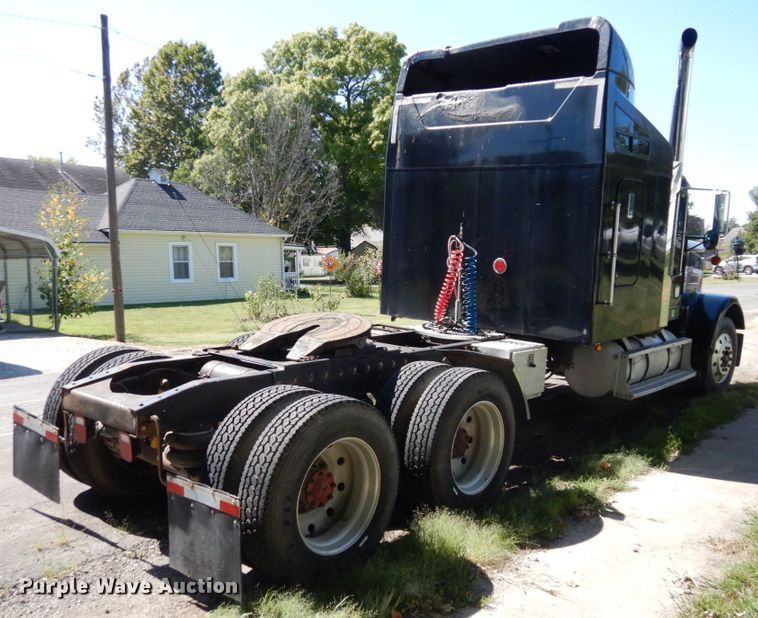 image for item DS1412 1987 Freightliner FLC120  semi truck