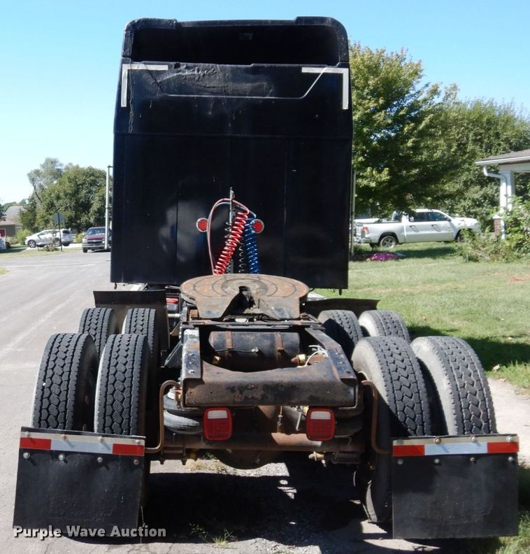 image for item DS1412 1987 Freightliner FLC120  semi truck