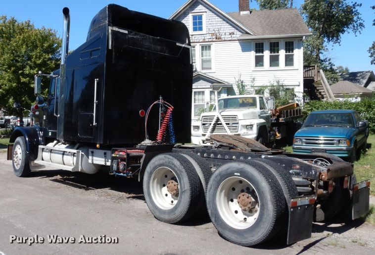 image for item DS1412 1987 Freightliner FLC120  semi truck