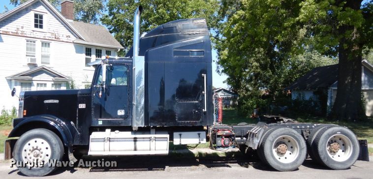 image for item DS1412 1987 Freightliner FLC120  semi truck