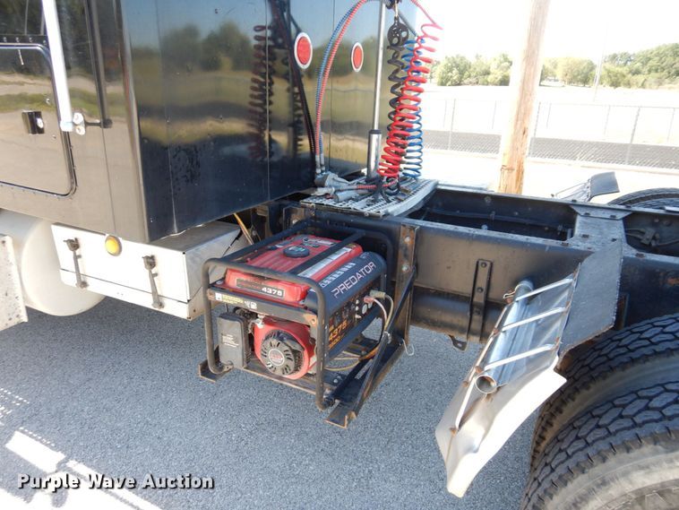 image for item DS1412 1987 Freightliner FLC120  semi truck