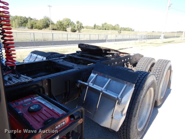 image for item DS1412 1987 Freightliner FLC120  semi truck