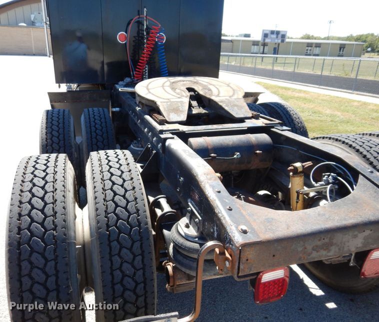 image for item DS1412 1987 Freightliner FLC120  semi truck