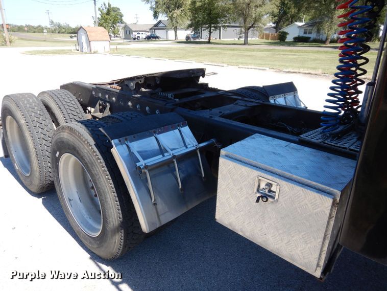 image for item DS1412 1987 Freightliner FLC120  semi truck