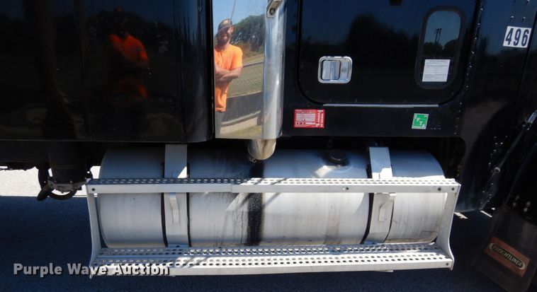 image for item DS1412 1987 Freightliner FLC120  semi truck