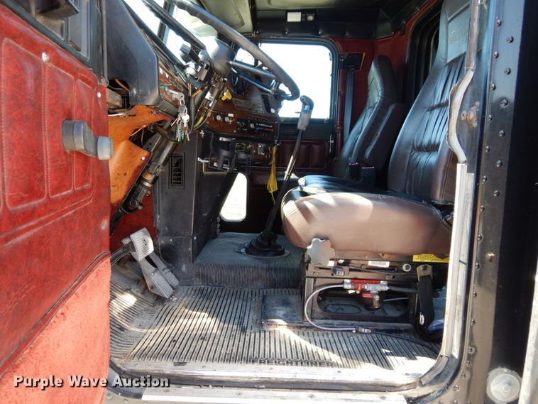 image for item DS1412 1987 Freightliner FLC120  semi truck