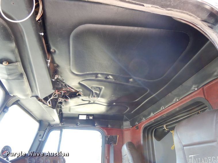 image for item DS1412 1987 Freightliner FLC120  semi truck