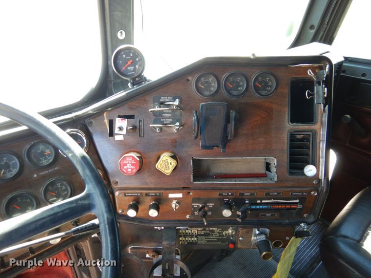 image for item DS1412 1987 Freightliner FLC120  semi truck