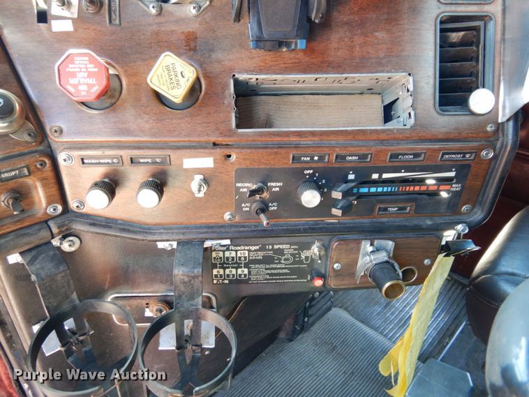 image for item DS1412 1987 Freightliner FLC120  semi truck