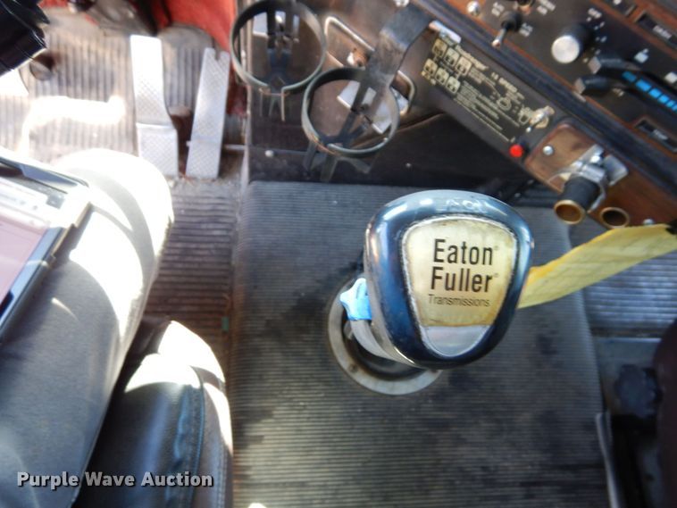 image for item DS1412 1987 Freightliner FLC120  semi truck