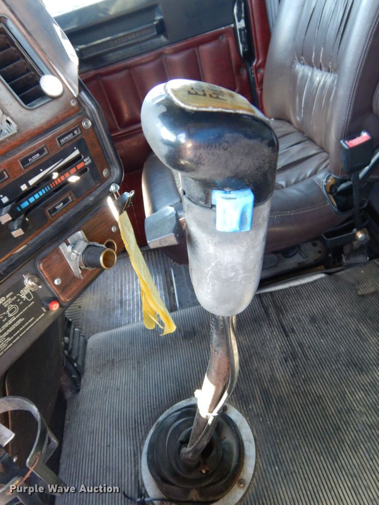 image for item DS1412 1987 Freightliner FLC120  semi truck