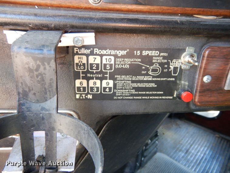 image for item DS1412 1987 Freightliner FLC120  semi truck