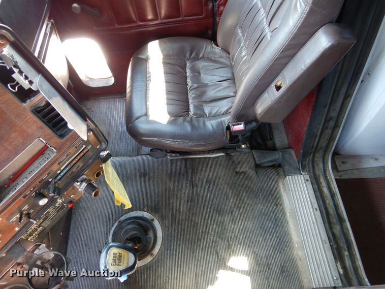 image for item DS1412 1987 Freightliner FLC120  semi truck