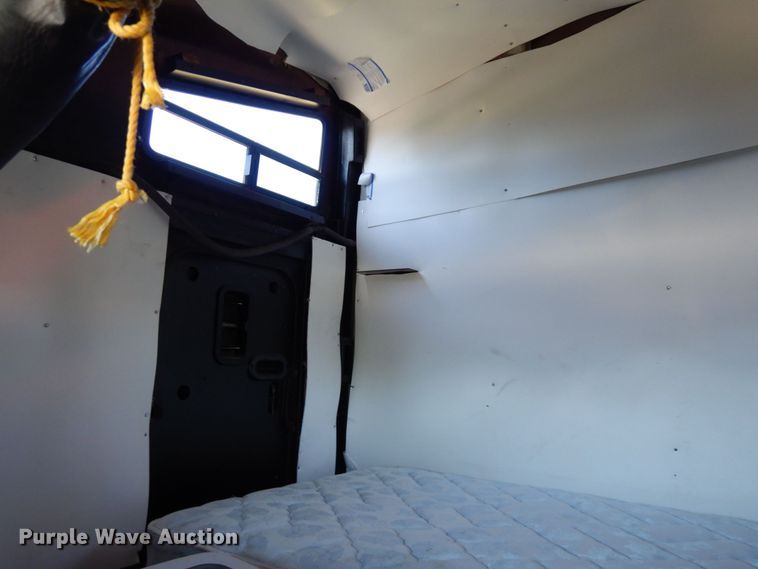 image for item DS1412 1987 Freightliner FLC120  semi truck