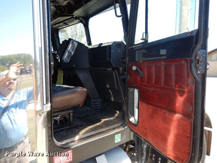 image for item DS1412 1987 Freightliner FLC120  semi truck