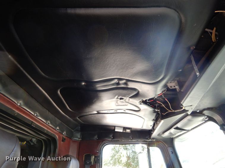 image for item DS1412 1987 Freightliner FLC120  semi truck