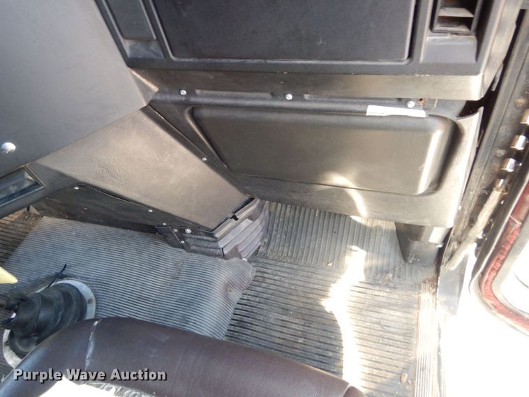 image for item DS1412 1987 Freightliner FLC120  semi truck