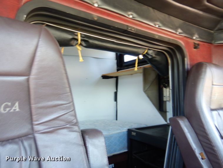 image for item DS1412 1987 Freightliner FLC120  semi truck