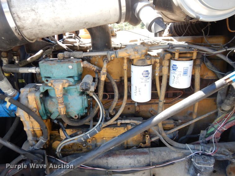 image for item DS1412 1987 Freightliner FLC120  semi truck