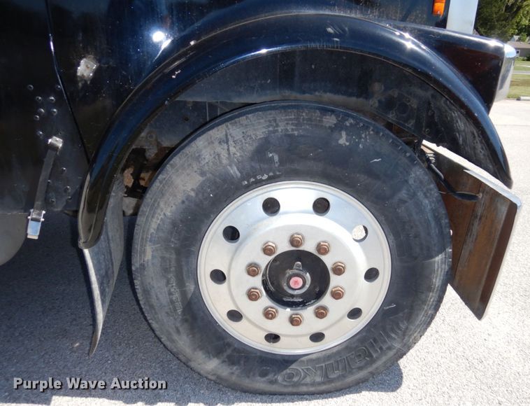 image for item DS1412 1987 Freightliner FLC120  semi truck