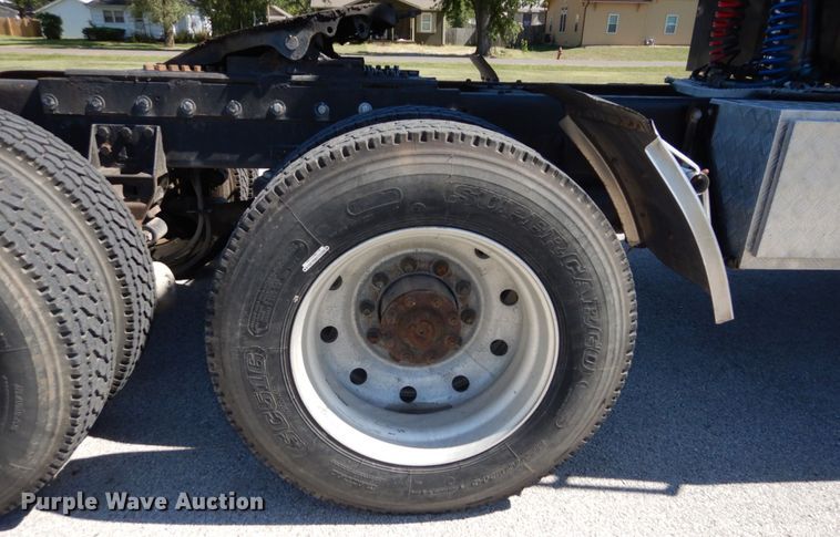 image for item DS1412 1987 Freightliner FLC120  semi truck